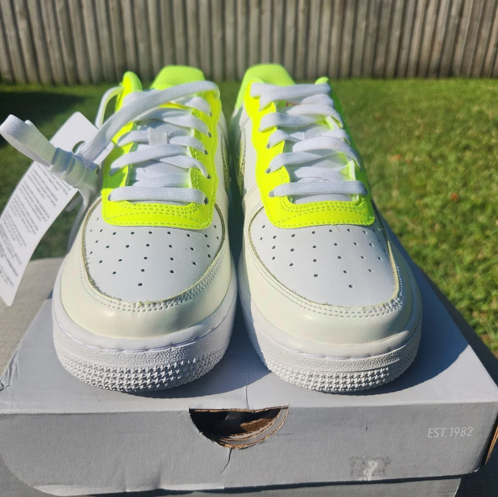 Nike Air Force 1 Low LV8 GS White Volt White DV1680 100 kids size 4y